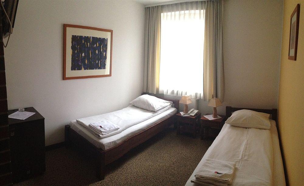 Hotel Olecki ออชเวียนชิม ภายนอก รูปภาพ
