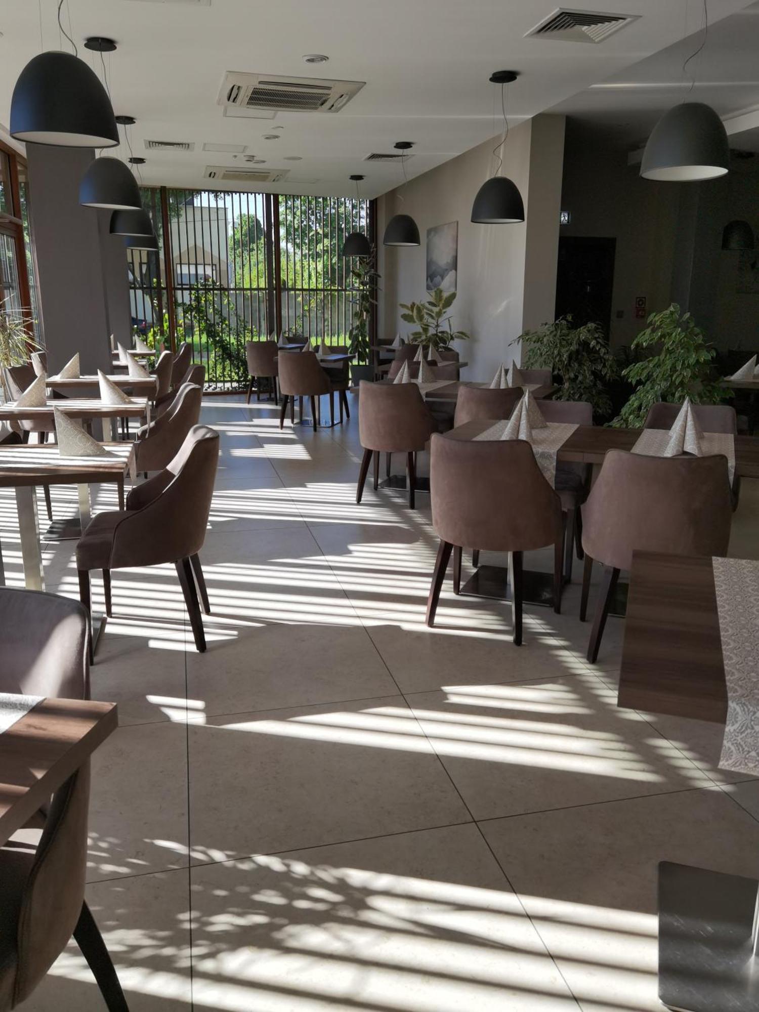 Hotel Olecki ออชเวียนชิม ภายนอก รูปภาพ