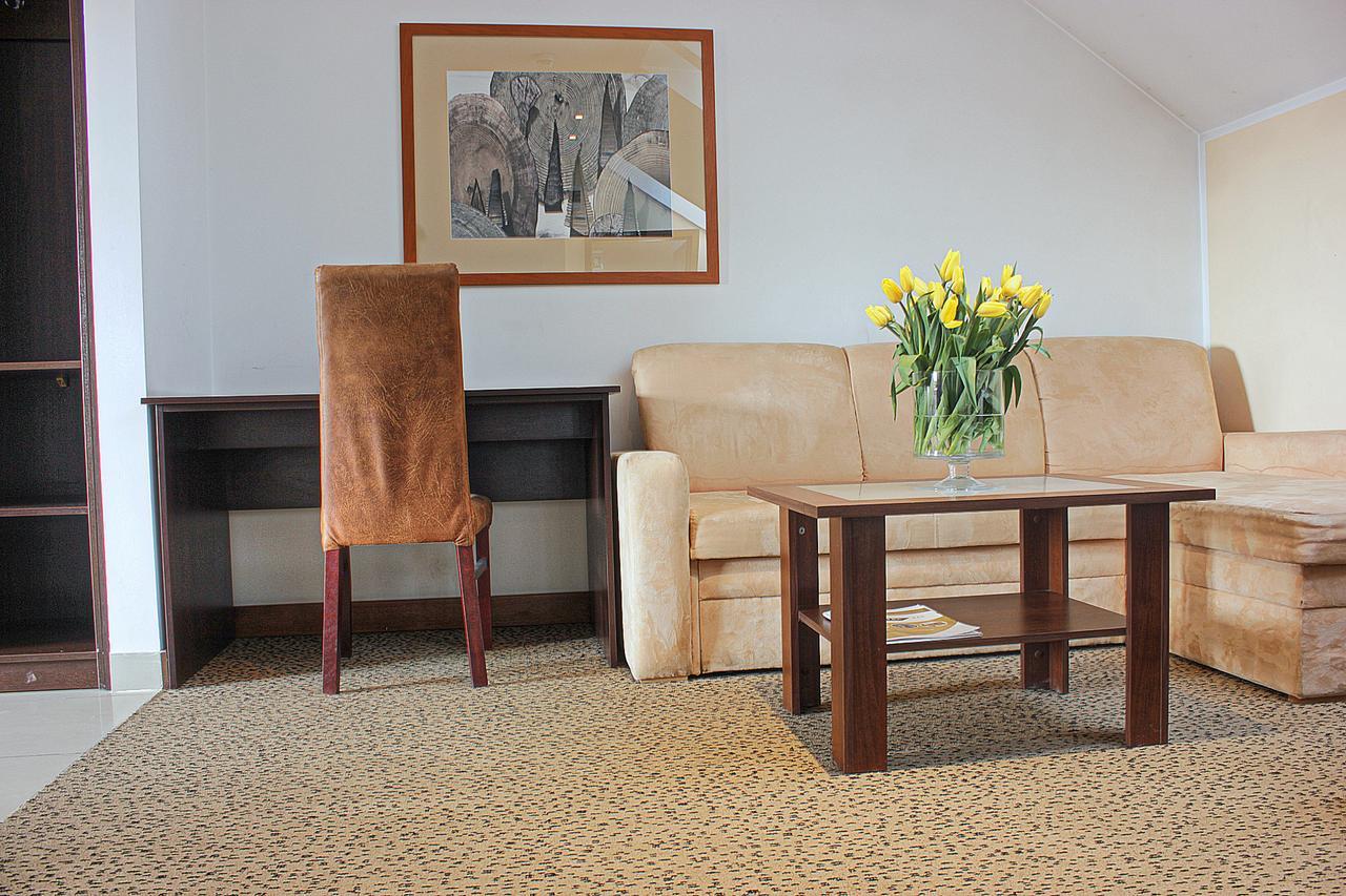 Hotel Olecki ออชเวียนชิม ภายนอก รูปภาพ