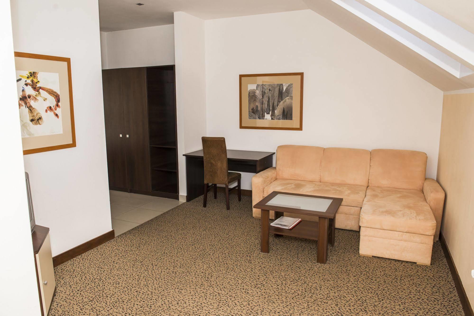 Hotel Olecki ออชเวียนชิม ภายนอก รูปภาพ