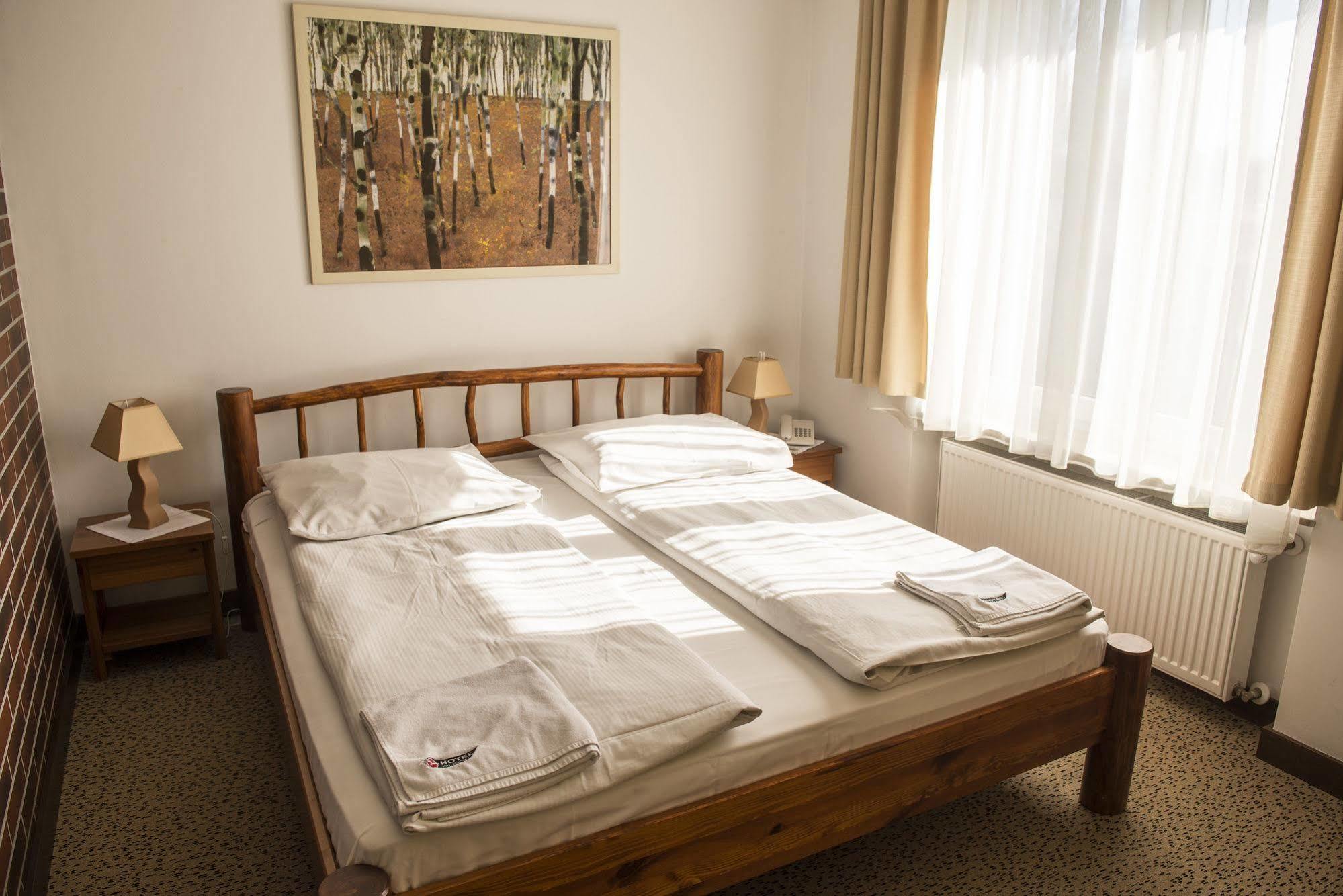 Hotel Olecki ออชเวียนชิม ภายนอก รูปภาพ