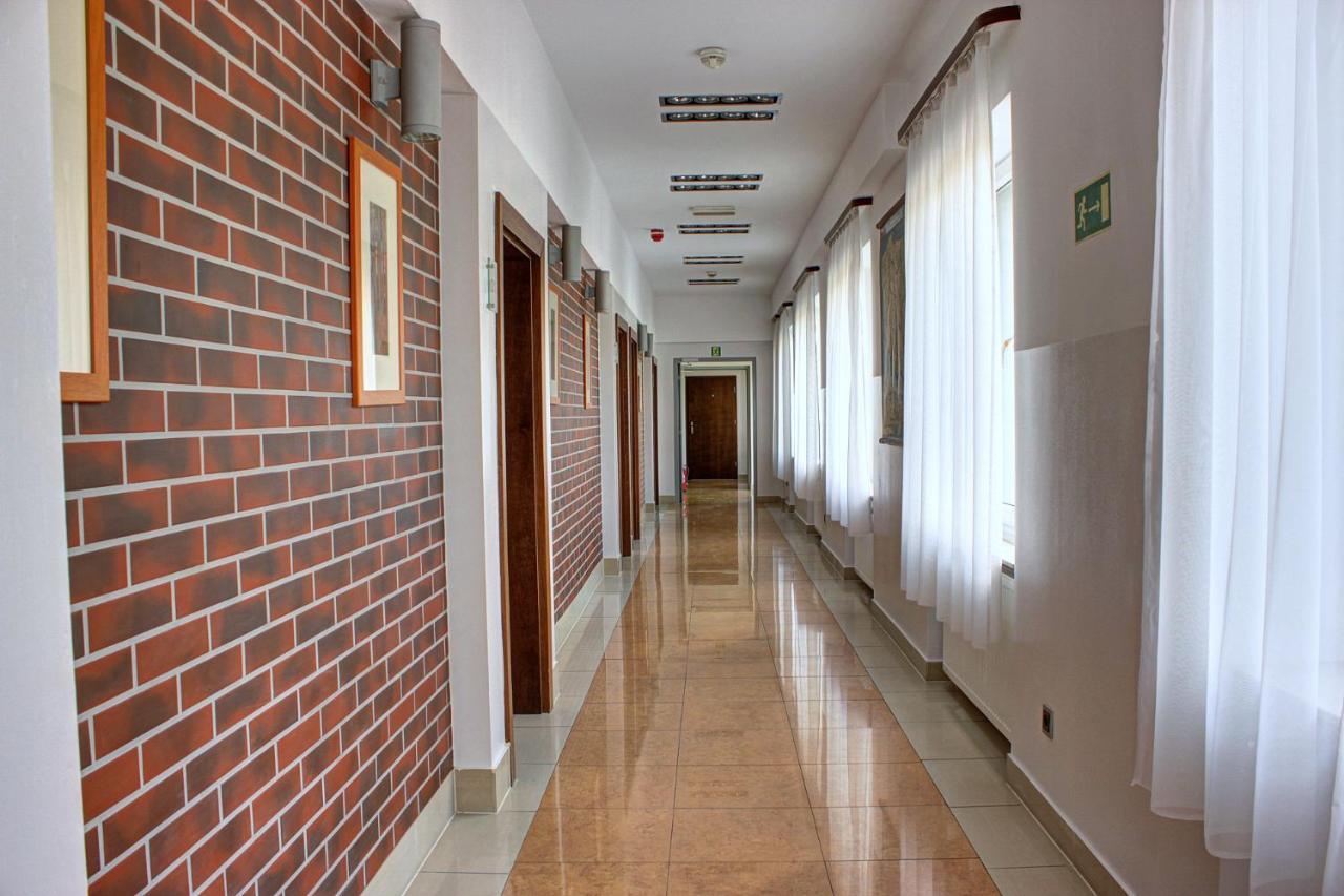 Hotel Olecki ออชเวียนชิม ภายนอก รูปภาพ