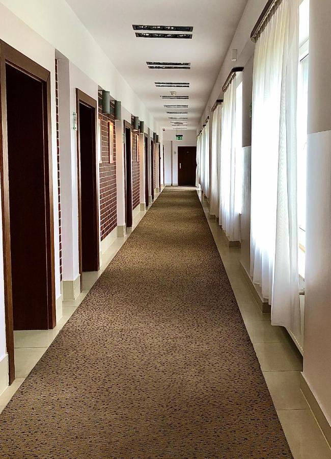 Hotel Olecki ออชเวียนชิม ภายนอก รูปภาพ