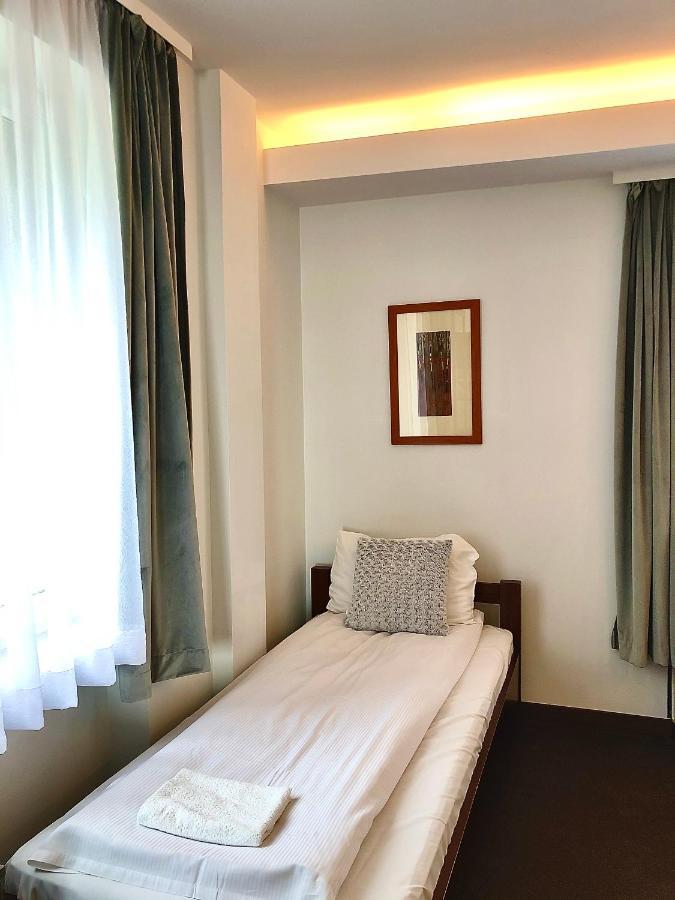 Hotel Olecki ออชเวียนชิม ภายนอก รูปภาพ