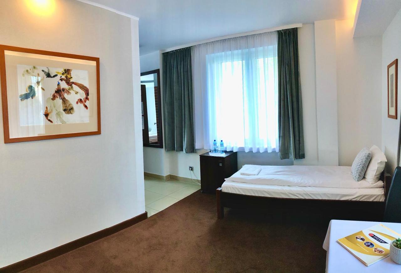 Hotel Olecki ออชเวียนชิม ภายนอก รูปภาพ